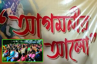 উপহার পেয়ে খুশি খুদে শিশুরা উপহার পেয়ে খুশি খুদে শিশুরা