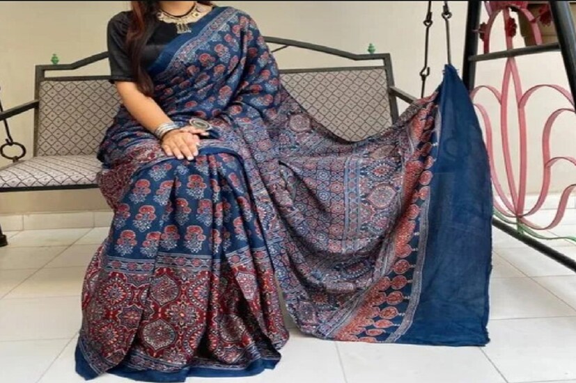 আজরখ। ফ্যাশনের নতুন কথা এমন নয়। আজরখ প্রিন্টের শাড়ি, ড্রেস হোক বা কুর্তি সবতেই থাকে একটা আভিজাত্যের ছাপ। (photo source collected)
