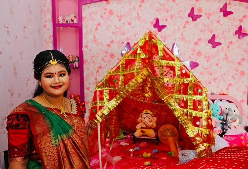*বাড়ির প্রথম গণেশ পুজোয় গণপতি বাপ্পার সঙ্গে ছোট্ট মহুল। 