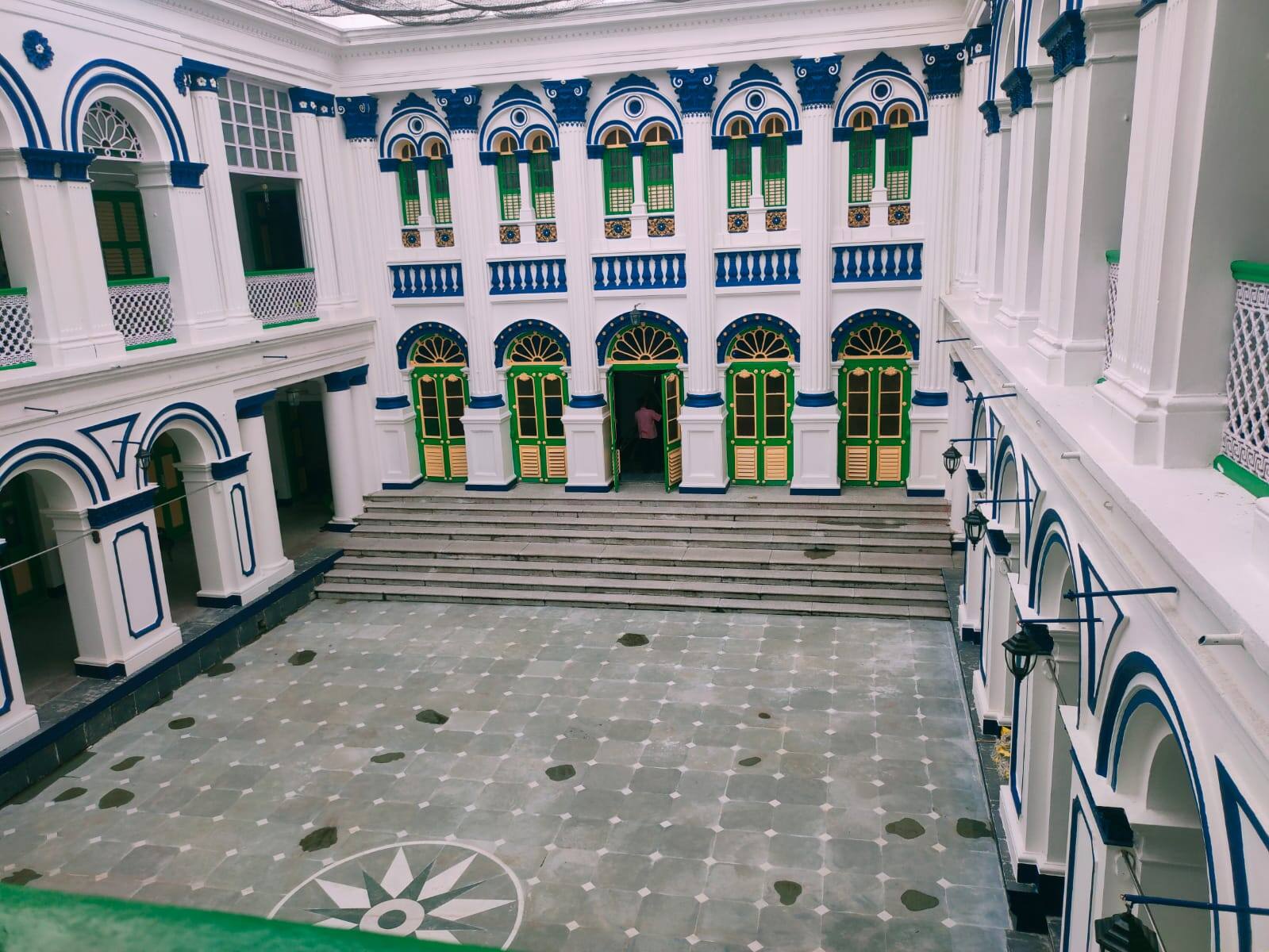 সেজে উঠছে ঠাকুরদালান
