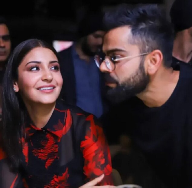 বিরাট লিখলেন ' আমার পৃথিবী, আমার ভালবাসা!&quot; যদিও সবটা তিনি কথায় লেখেননি। 'আমার' শব্দটির পর ব্যবহার করেছেন দুটো ইমোজি! বুদ্ধিমানদের জন্য ইশারাই কাফি!  photo source collected