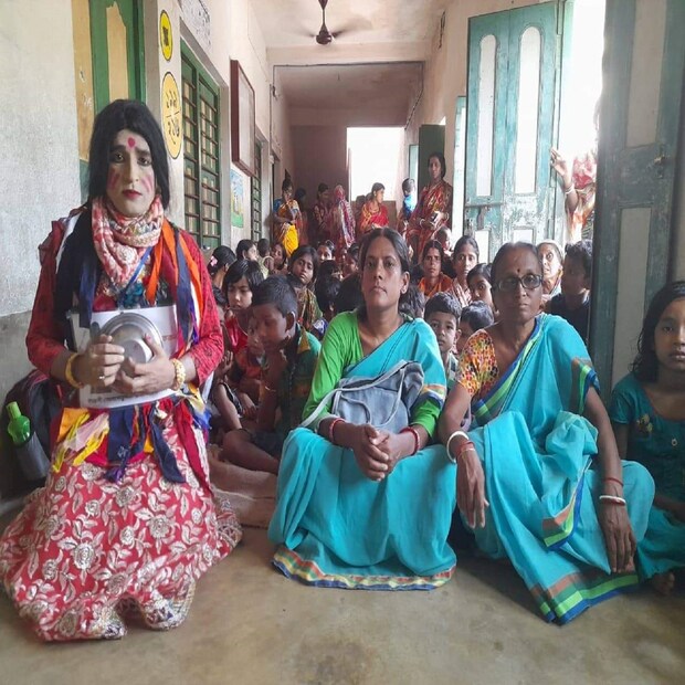 দেবাশিসবাবু বলেন, গোলাপ সুন্দরী এখন তাঁর নিজেরই একটি রূপ। কলেজে পড়ার সময় থেকেই তিনি একজন সমাজসেবক। শিক্ষকতা শুরু করার সঙ্গেই স্থানীয় মানুষদের সমস্যার বিষয় নিয়ে নিজেই তাদের সচেতন করতে উদ্যত হতেন তিনি। (তথ্য-- রাহী হালদার)