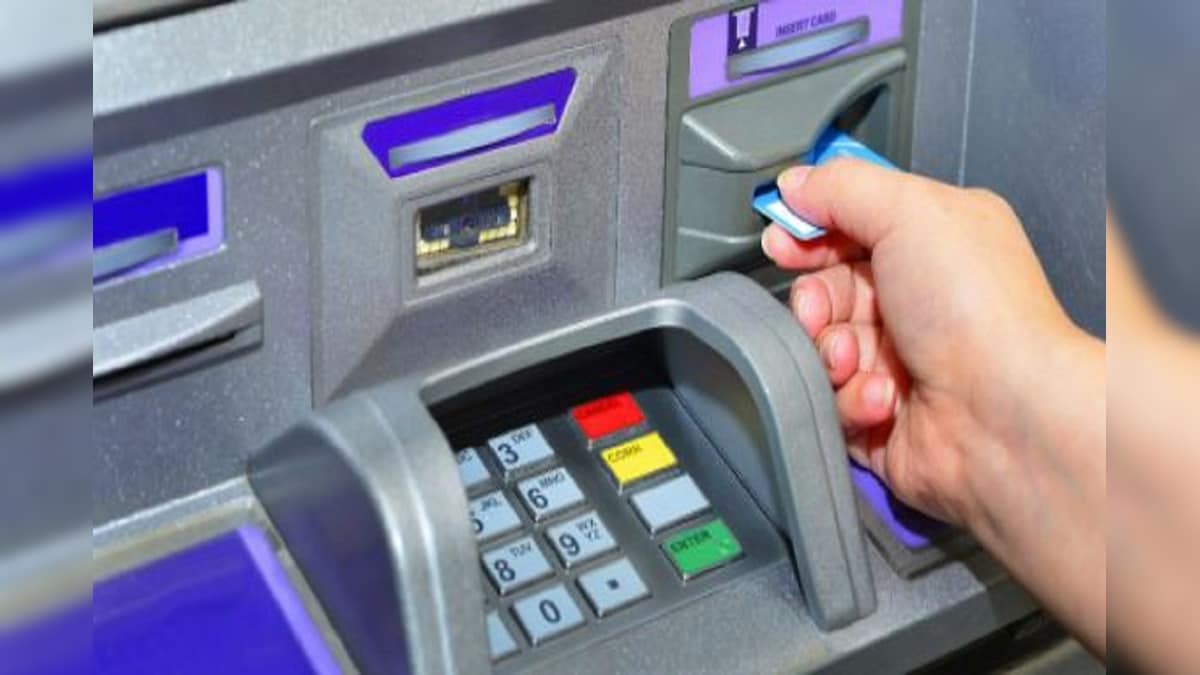 গাড়ি থামিয়ে ATM-এর ২ কোটি টাকা লুঠ! মাথায় হাত ব্যাঙ্ক কর্মীর