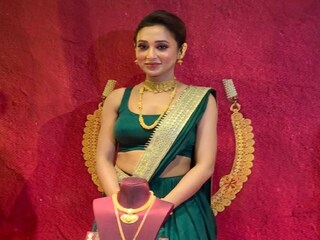 প্রতিটা মেয়ের মধ্যেই রয়েছেন স্বয়ং মা দুর্গা! স্ব-মহিমায় উজ্জ্বল বাঙালি নারীদের কুর্নিশ করতেই বাজারে এল ‘ঐশানী’