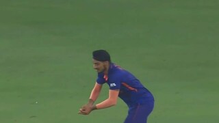 অর্শদীপের ক্যাচ ফেলার সেই মুহূর্ত৷ অর্শদীপের ক্যাচ ফেলার সেই মুহূর্ত৷