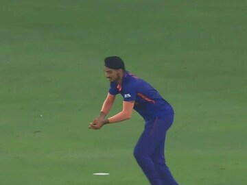 অর্শদীপের ক্যাচ ফেলার সেই মুহূর্ত৷ 