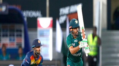 রান পেলেও লঙ্কার বিরুদ্ধে পাকিস্তানকে জেতাতে পারল না বাবর আজম রান পেলেও লঙ্কার বিরুদ্ধে পাকিস্তানকে জেতাতে পারল না বাবর আজম