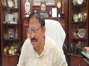 বিধানসভার অধ্যক্ষ বিমান বন্দ্যোপাধ্যায়৷ 