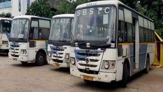 চলছে বাস ভোগান্তি৷ 