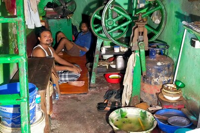 ঘুপচি ঘরে দিনের পর দিন এভাবেই কাজ।