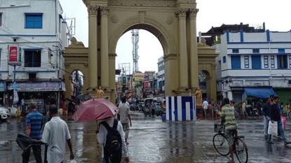 বর্ধমানে দফায় দফায় বর্ষণে পণ্ড রবিবারের পুজোর বাজার বর্ধমানে দফায় দফায় বর্ষণে পণ্ড রবিবারের পুজোর বাজার