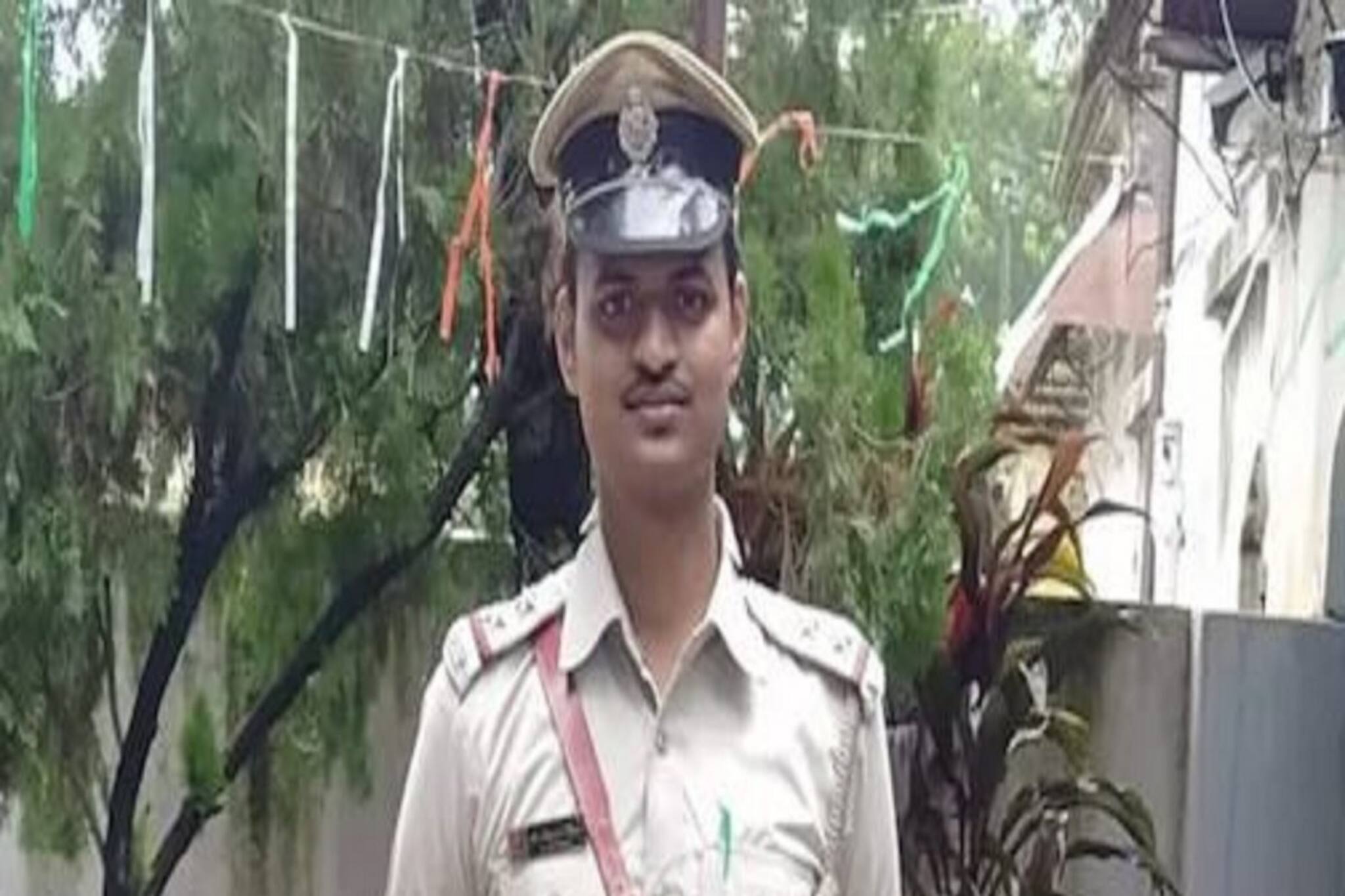 বাসে ডাকাত, পিছনের আসনে পুলিশ! ফিল্মি কায়দায় গ্রেফতার করে ‘হিরো’ দাবাং অফিসার