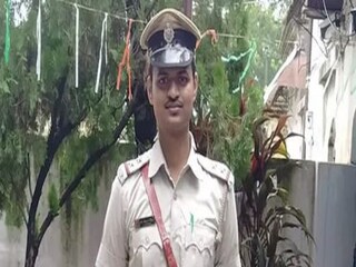 দাবাং অফিসার আশানুল হক ৷ ছবি নিউজ 18 ৷