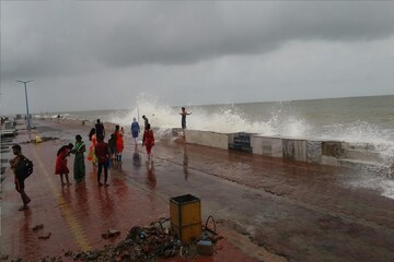 পাগলপারা দিঘা, ফুঁসছে সমুদ্র, গার্ডওয়াল ছাপিয়ে জলোচ্ছাস, দেখুন ছবিতে পাগলপারা দিঘা, ফুঁসছে সমুদ্র, গার্ডওয়াল ছাপিয়ে জলোচ্ছাস, দেখুন ছবিতে