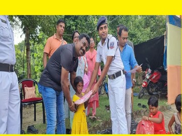 Santragachi thana distributed new cloths to poor children for Durga Puja 2022