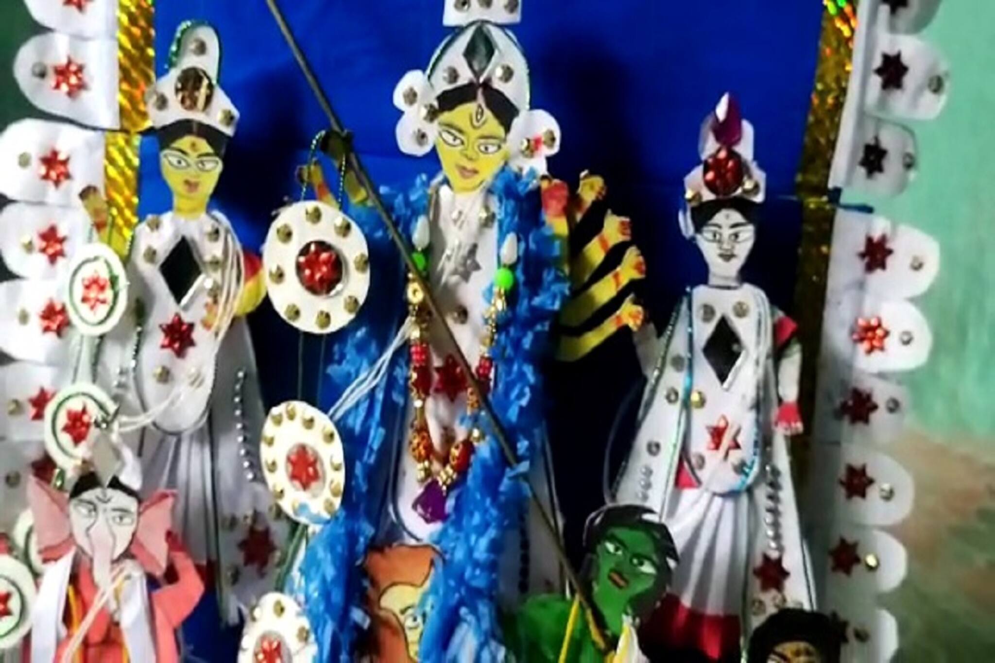 West Burdwan News: কাগজের দুর্গা তৈরি করে নবম শ্রেণীর রূপমের অনন্য প্রয়াস, অবাক বর্ধমান