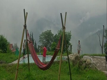 পর্যটকদের প্রিয় ঠিকানা হতে পারে বিজনবাড়ি৷ 