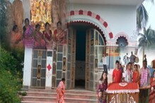 পালকি চড়ে স্নানে যায় কলাবউ, প্রাচীন রীতিতেই পুজো চলছে মালদহের সেন বাড়িতে পালকি চড়ে স্নানে যায় কলাবউ, প্রাচীন রীতিতেই পুজো চলছে মালদহের সেন বাড়িতে