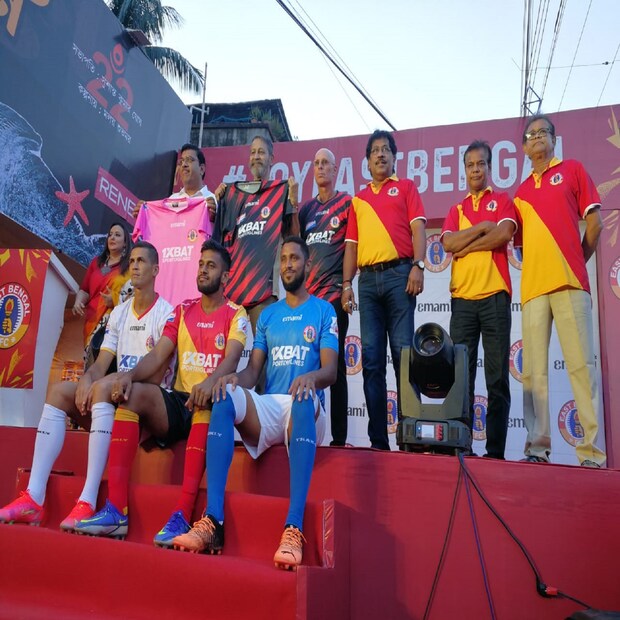প্রাক্তন এবং বর্তমান লাল হলুদ ফুটবলারদের মিলনে সমর্থকদের জন্য তৈরি হল এক আবেগময় দৃশ্য। নতুনদের পথ চলার জন্য আশীর্বাদ দিলেন প্রাক্তনরা