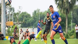 কাশ্মীরের জালে বল পাঠাচ্ছেন 
ক্লেটন