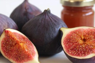 PM Modi praised the administration of Uttarakhand for generating employment by producing jams and chutneys made from the Himalayan fruit. (Photo: Shutterstock)

