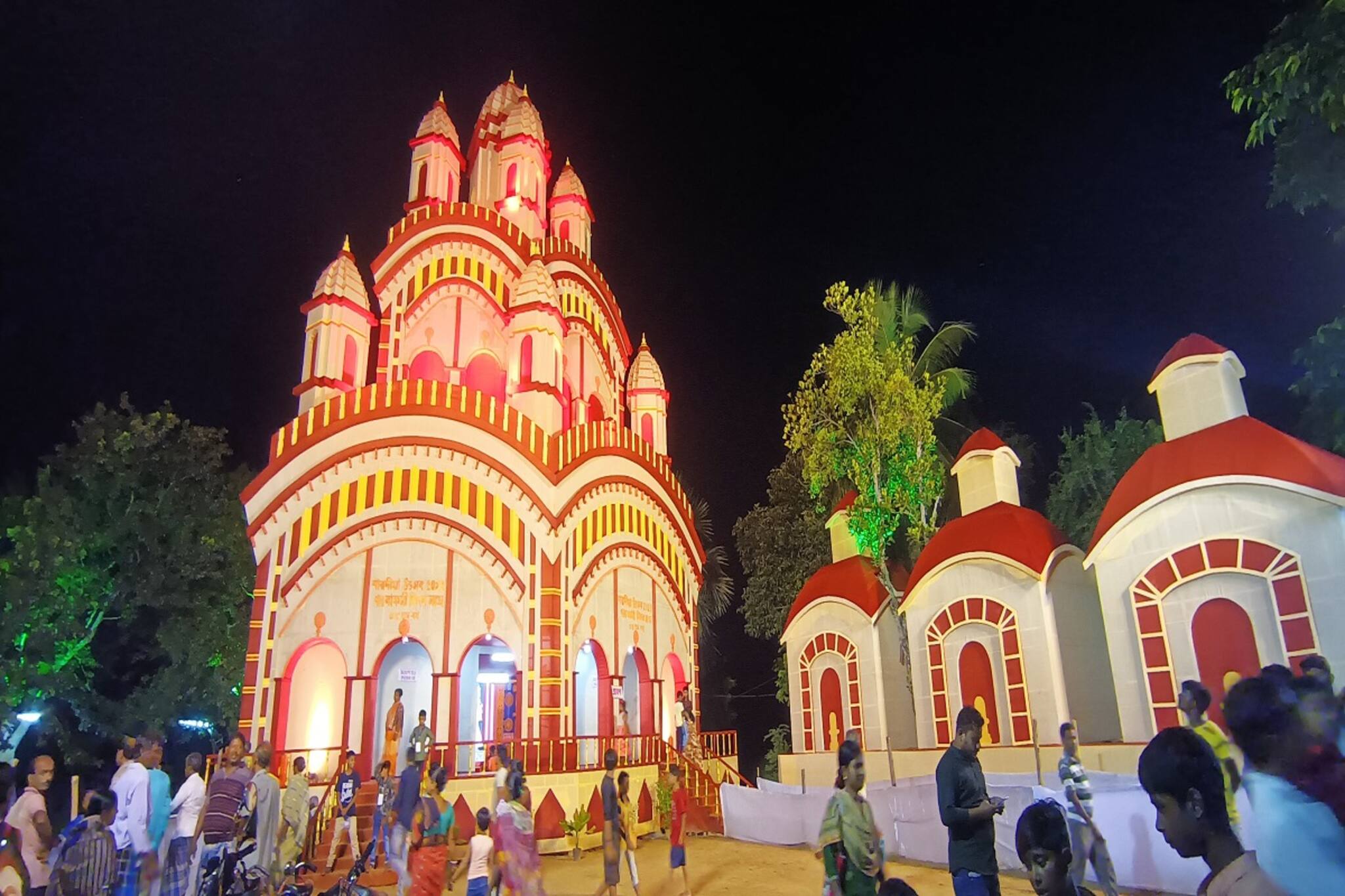 Howrah News: দক্ষিণেশ্বরের মন্দির‌ই এবারের পুজোর থিম হাওড়ার পুজো মণ্ডপে