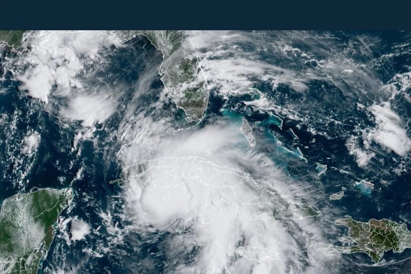 এই ঝড়টির নাম ইয়ান৷ সোমবার গ্র্যান্ড ক্যানিয়নের থেকে ১০০ মাইল দূরে অবস্থান করছিল এই ঝড়টি৷ সেই সময় ঝড়ের গতিবেগ ছিল ঘণ্টায় ১৩০ কিলোমিটার৷ কার্যত ধ্বংস হওয়ার জোগাড় হয়েছিল কিউবা৷ স্বাভাবিক কারণে ফ্লোরিডাও কাঁপছে ভয়ে৷