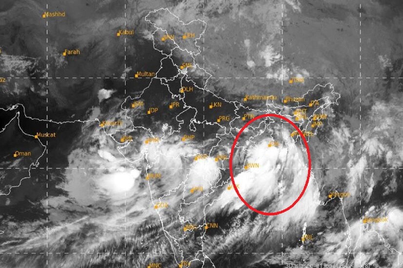 উত্তর বঙ্গোপসাগর উত্তাল হবে। সমুদ্রের ভেতরে  ৫০ থেকে ৬০ কিলোমিটার গতিবেগে ঝোড়ো হাওয়া বইবে। এর প্রভাবে মৎস্যজীবীদের ক্ষতি হওয়ার আশঙ্কা। মঙ্গলবার পর্যন্ত মৎস্যজীবীদের উত্তর বঙ্গোপসাগরে মাছ ধরতে যেতে নিষেধাজ্ঞা আবহাওয়া দফতরের৷