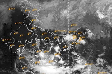 বঙ্গোপসাগরে জোড়া ফলা ভয় দেখাচ্ছে, আজকের ওয়েদার আপডেট এক ক্লিকে