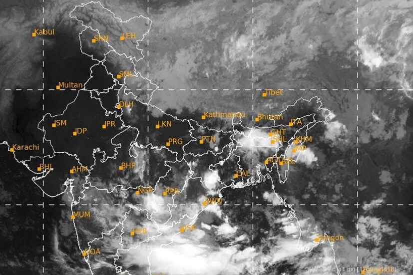 #কলকাতা:  ওড়িশাতে ১৮ তারিখ থেকে ব্যাপক বৃষ্টির পূর্বাভাস দিয়েছে৷ ১৮- ২১ সেপ্টেম্বর অবধি প্রবল বৃষ্টি জারি থাকবে৷ নিম্নচাপ বঙ্গোপসাগরে। নতুন করে ঘূর্ণাবর্ত তৈরির সম্ভবনা জারি। আইএমডি-র ওয়েদার আপডেট অনুযায়ী উত্তর-পশ্চিম ও পশ্চিম মধ্য বঙ্গোপসাগরে এই ঘূর্ণাবর্ত তৈরি হওয়ার সম্ভাবনা। Photo Courtesy- IMD/ Satellite Image 