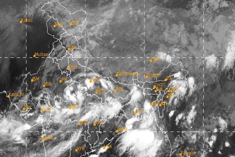 স্কাইমেট ওয়েদার আপডেট অনুযায়ি আগামী ২৪ ঘণ্টায় পশ্চিমবঙ্গ, তটবর্তী ওড়িশা, অন্ধ্রপ্রদেশ মাঝারি থেকে ভারী বৃষ্টি হতে পারে৷ Photo Courtesy- IMD/Satellite Image