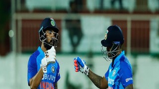 আফ্রিকান সিংহদের রিং মাস্টার সূর্য, যোগ্য সহায়তা রাহুলের