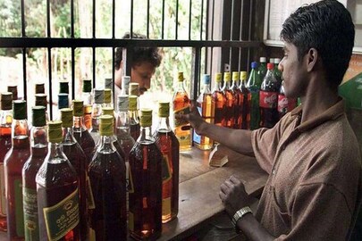 বাড়ছে না মদের দাম
