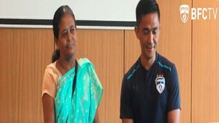 বেঙ্গালুরুর টিম হোটেলে সুনীলের সঙ্গে লজেন্স মাসি