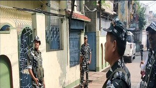 আসানসোলে মন্ত্রী মলয় ঘটকের বাড়ির বাইরে পাহারায় কেন্দ্রীয় বাহিনীর জওয়ানরা৷ 