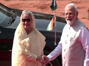 শেখ হাসিনাকে স্বাগত জানালেন নরেন্দ্র মোদি৷ Photo-ANI