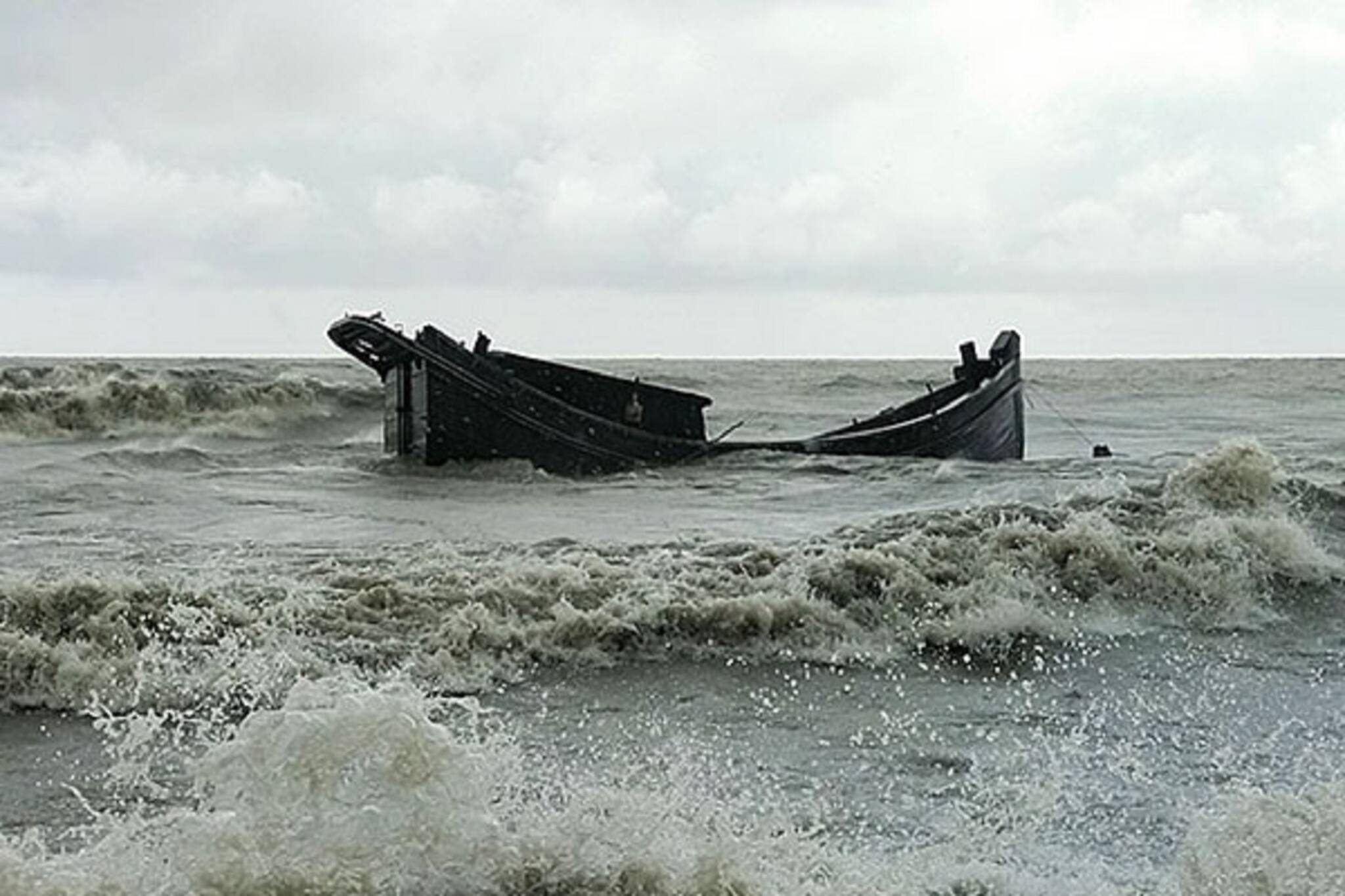 South 24 Parganas News: কাকদ্বীপে জলে ফেলে নৃশংস হত্যা মৎস্যজীবীকে, কারণ শুনলে আকাশ থেকে পড়বেন!
