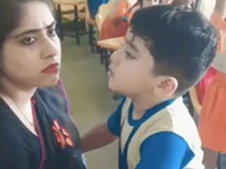 ভিডিওতে দেখা যাচ্ছে খুদে পড়ুয়া সমানে দুঃখপ্রকাশ করছে