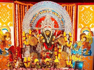দেশ থেকে অনেক দূরে থাকা মানুষগুলোর পুজোয় বাড়ির জন্য মন কেমন করলেও উপায় ছিল না দেশে ফেরার
