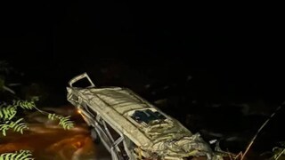 মৃত্যু হল ৭ পর্যটকের, আহত হলেন ১০ জন