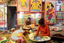 মণ্ডপসজ্জায় পটচিত্র, ঐতিহ্যকে বাঁচিয়ে রাখার প্রয়াসে ভবানীপুর ৭৫ পল্লী