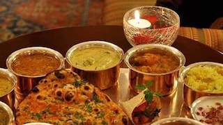 মহিলার ওজন বাড়ে যে কারণে
মহিলার নাম ডন ল্যাম্বার্ট, বয়স ৫২ বছর। ওজন কমিয়েছেন ১০৭ কেজি। জানা যায়, ডনের ওজন ছিল প্রায় ১৬৬ কেজি। সে সময় সে প্রচুর চিপস এবং চকোলেট খেতেন। এ কারণে তাঁর হাঁপানি, পা ও ফুসফুসে রক্ত জমাট বাঁধা, ইরিটেবল বাওয়েল সিনড্রোম (আইবিএস) এবং ডাইভারটিকুলাইটিস এর মতো অনেক স্বাস্থ্য সমস্যা দেখা দিয়েছিল। মহিলার ওজন বাড়ে যে কারণে
মহিলার নাম ডন ল্যাম্বার্ট, বয়স ৫২ বছর। ওজন কমিয়েছেন ১০৭ কেজি। জানা যায়, ডনের ওজন ছিল প্রায় ১৬৬ কেজি। সে সময় সে প্রচুর চিপস এবং চকোলেট খেতেন। এ কারণে তাঁর হাঁপানি, পা ও ফুসফুসে রক্ত জমাট বাঁধা, ইরিটেবল বাওয়েল সিনড্রোম (আইবিএস) এবং ডাইভারটিকুলাইটিস এর মতো অনেক স্বাস্থ্য সমস্যা দেখা দিয়েছিল।