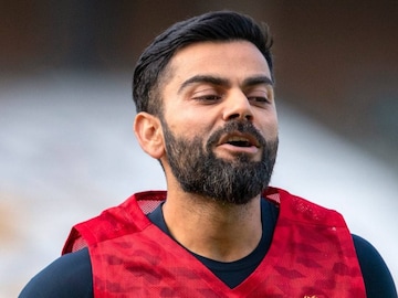 দাড়ির জন্য এখন যদি রোল মডেল খুঁজতে হয়, সবাই এক বাক্যে বলবেন বিরাট কোহলির (Virat Kohli) কথাই