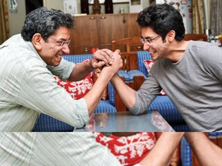 ফেসবুকে পোস্ট করেছেন বাবা-ছেলের পাঞ্জা লড়ার ছবি