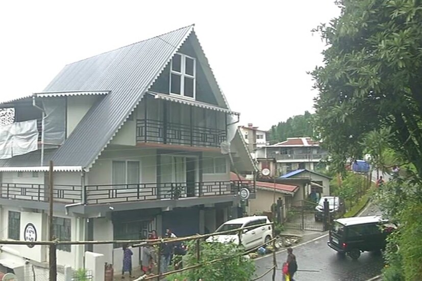 সাদা অর্কিডের দেশ হিসেবে পরিচিত কার্শিয়ং। শহর থেকে কিছুটা উঁচুতে ডাও হিল। যার নাম শুনলে সন্ধ্যার পর গা ছমছম করে ওঠে। ডাও হিল মানেই ভুতের আনাগোনা। মুণ্ডহীন এক বালক বা লাল চোখের রাঙানির জনশ্রুতি। ( প্রতিবেদন-পার্থপ্রতিম সরকার)