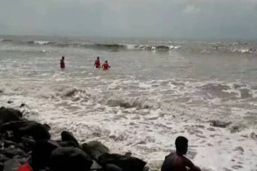 পুজোর ছুটি উপলক্ষে দিঘায় এখনই হোটেলে ঘর খালি নেই। পুজোর ছুটিতে দিঘায় ভিড় উপচে পড়বে তা আর বলার অপেক্ষা রাখে না। আবহাওয়ার বড় কিছু পরিবর্তন ছাড়া দুর্গাপুজোয় ভারী বৃষ্টির সম্ভবনা নেই, তবে পুজোর সময় দিঘায় হলকা থেকে মাঝারি বৃষ্টিপাতের সম্ভাবনা রয়েছে। তবে দুর্গাপুজো শুরুর আগে মহালয়াতে বৃষ্টির সম্ভাবনা দিঘায়। 