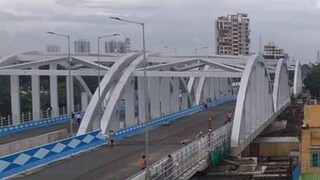 রাজ্য-রেলের পাশাপাশি, খড়গপুর আই আই টি-র বিশেষজ্ঞরা এই সেতুর যাবতীয় খুঁটিনাটি পদ্ধতি দেখেছেন