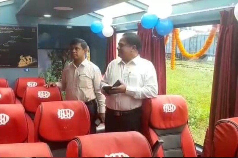 পর্যটকদের সুবিধায় আরও বেশ কিছু পরিষেবাও আসছে বলে জানান উত্তর-পূর্ব সীমান্ত রেলের জেনারেল ম্যানেজার অনশুল গুপ্তা। তিনি আরও জানান, এনজেপি-সহ দার্জিলিং স্টেশনকে বিশ্বমানের স্টেশনে উন্নীত করা হবে। যার টেন্ডার প্রক্রিয়া সম্পন্ন হয়েছে। দ্রুত কাজ শুরু হবে। 