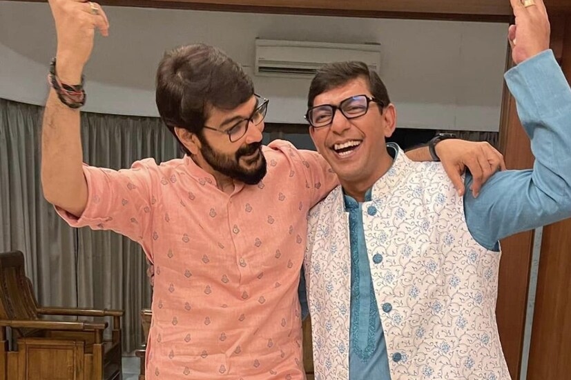 বাংলাদেশের সংবাদমাধ্যমের খবর, প্রসেনজিৎ চঞ্চলকে বলেছিলেন, 'বাবু, তোমাদের সবাইকে আসতে হবে। অবশ্যই তোমরা বাংলাদেশের সবাই আসবে। তোমাদের অপেক্ষায় থাকব।' চঞ্চলকে নাকি আদর করে 'বাবু' ডাকেন বুম্বাদা। আলাপ ২০১০ সালে 'মনের মানুষ'-এ অভিনয় করা থেকে।