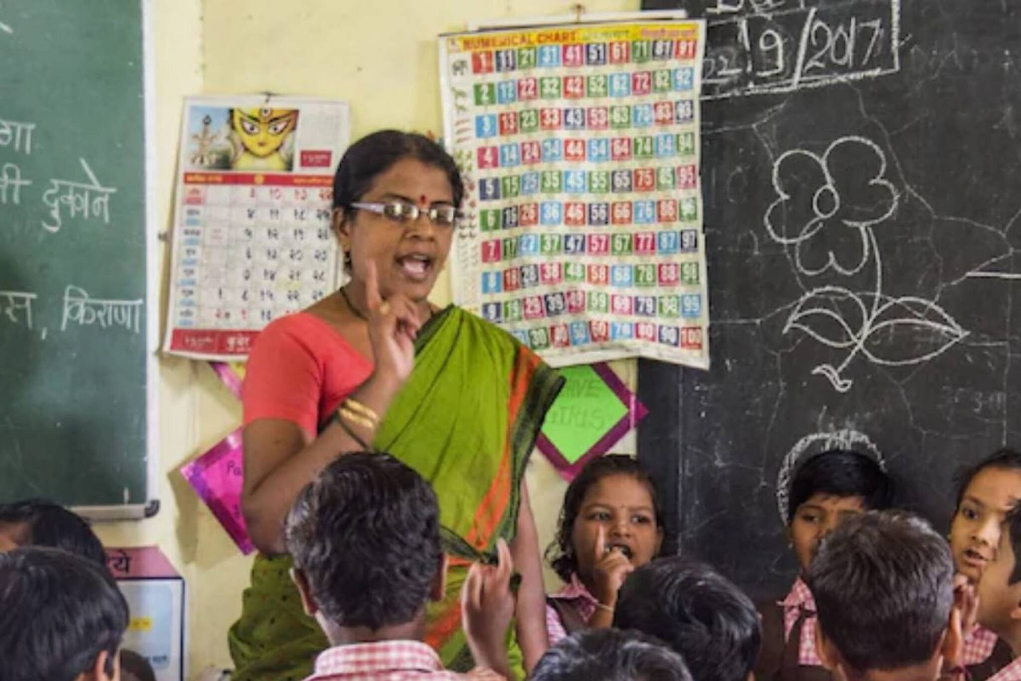 শিক্ষক বদলি নিয়ে বড় নির্দেশিকা রাজ্যের! বছরে দু’বার হবে শিক্ষক বদলি